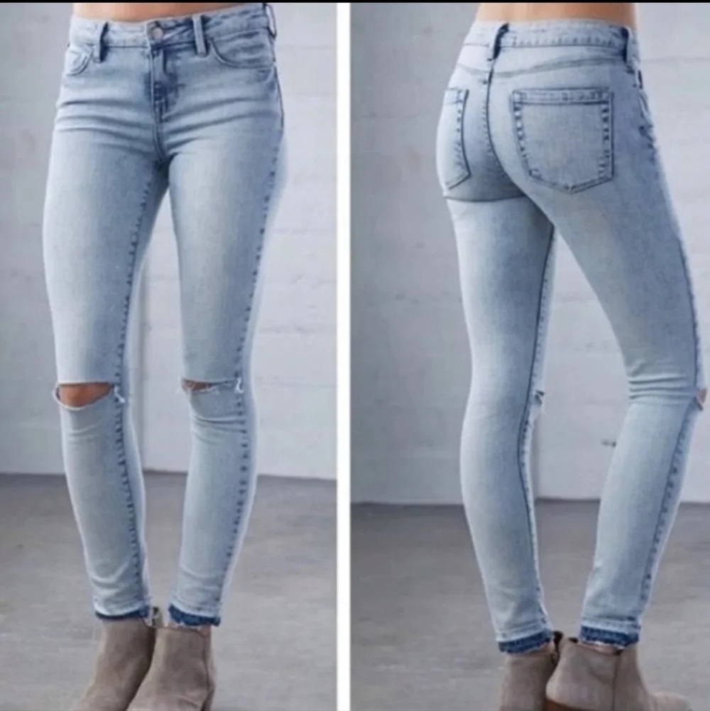 Bullhead Denim Co. Mid Rise Skinny Jeans 26